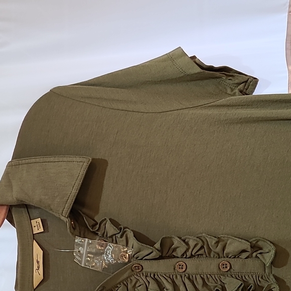 NWOT Motto olive 95%rayon/5% knit shift with mini ruffled button collar. S. - Picture 3 of 7
